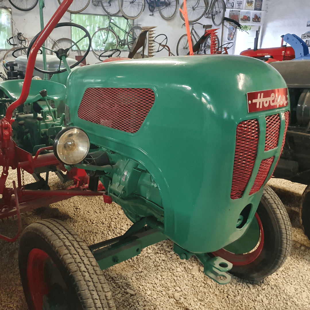 La Bastide Neuve Villelaure musée du tracteur