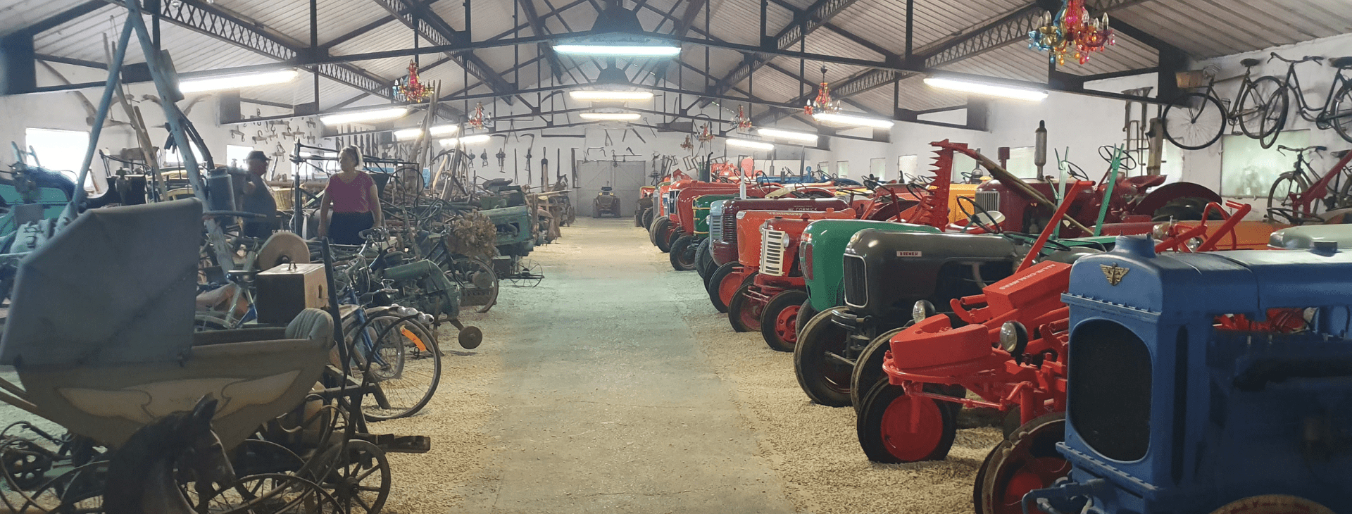 La Bastide Neuve Villelaure domaine familial musée du tracteur